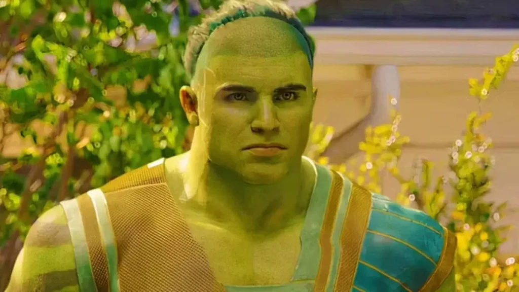 Skaar with green skin and a shaved hairstyle in a scene from She-Hulk: Attorney at Law.